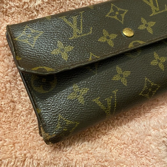 Louis Vuitton wallet!! - Picture 2 of 8